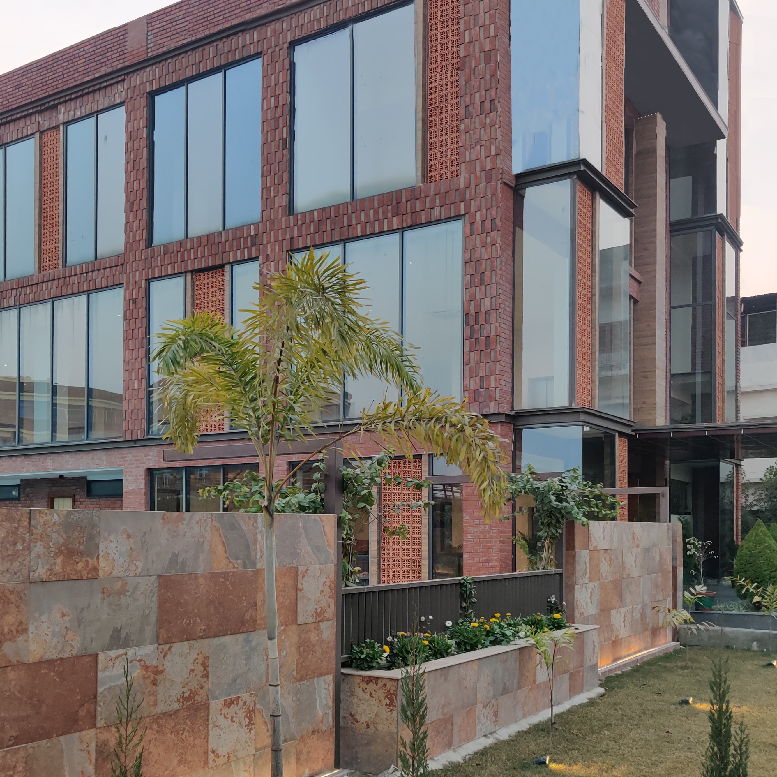 Prashanti Banquet & Health Club by Digvijay Rajdev Architects