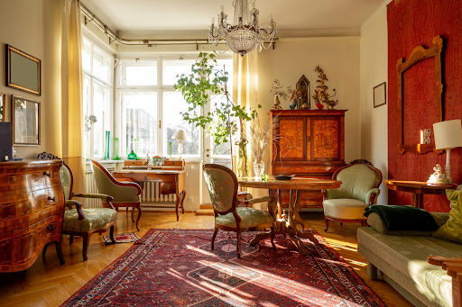Everything You Must Know About the Revival of Vintage Furniture and Decor