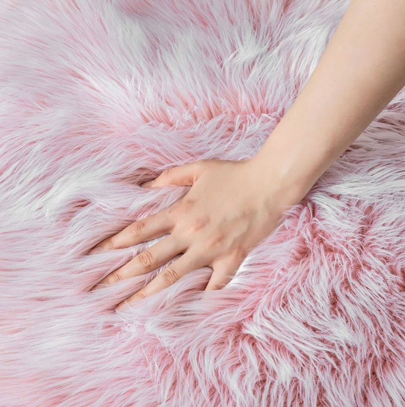 Faux Fur Runner Pink