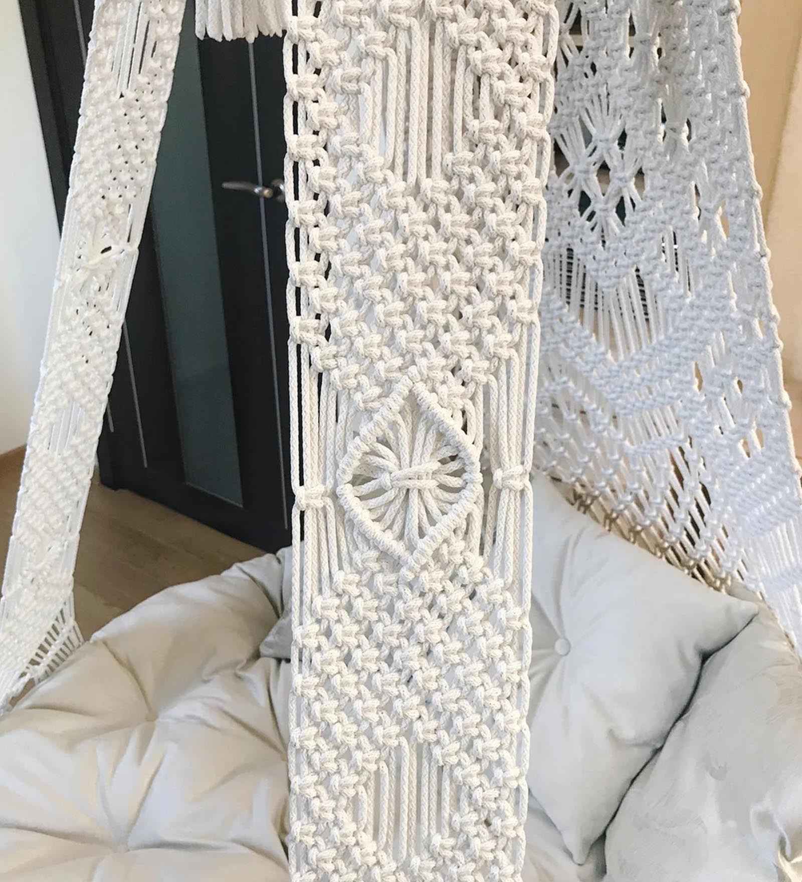 Kaahira Luxurios Fairy White Handwoven Swing in White