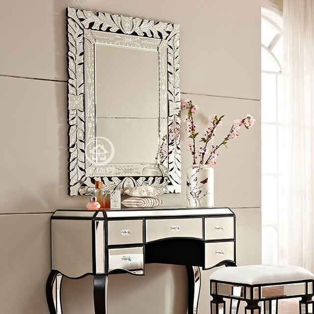 Curved Washroom Mirror for Wash Basin