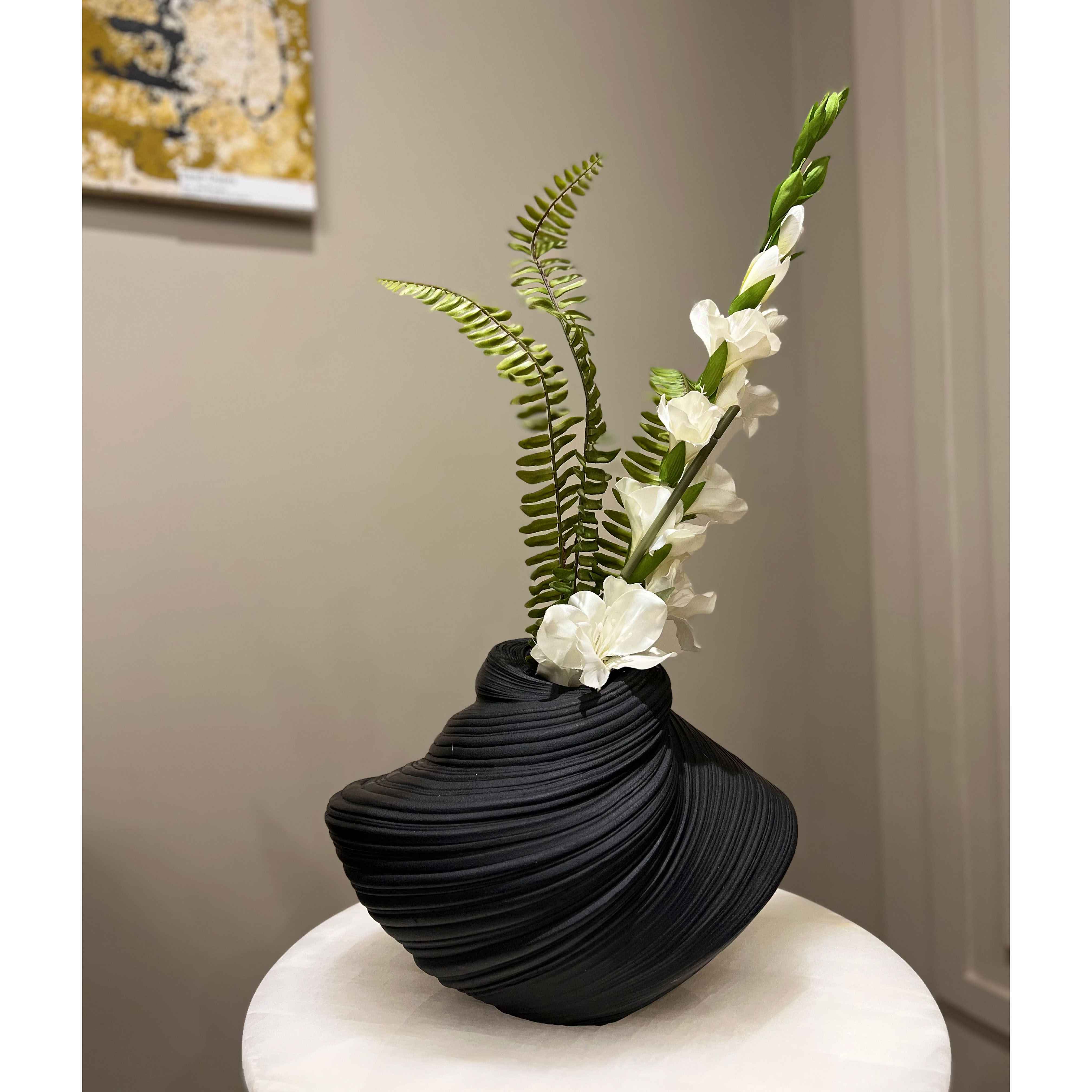 Transformed Vase(Black)