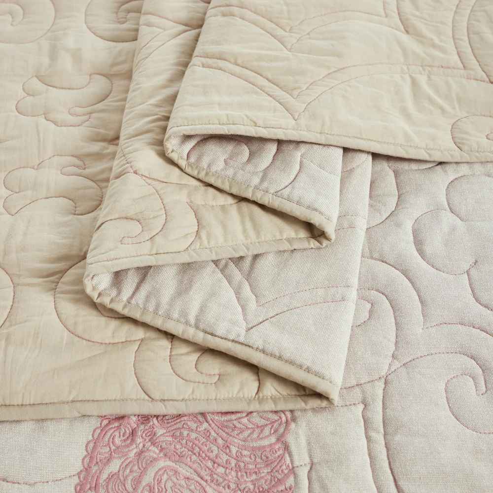 Bullhead Embroidered Bedding Set