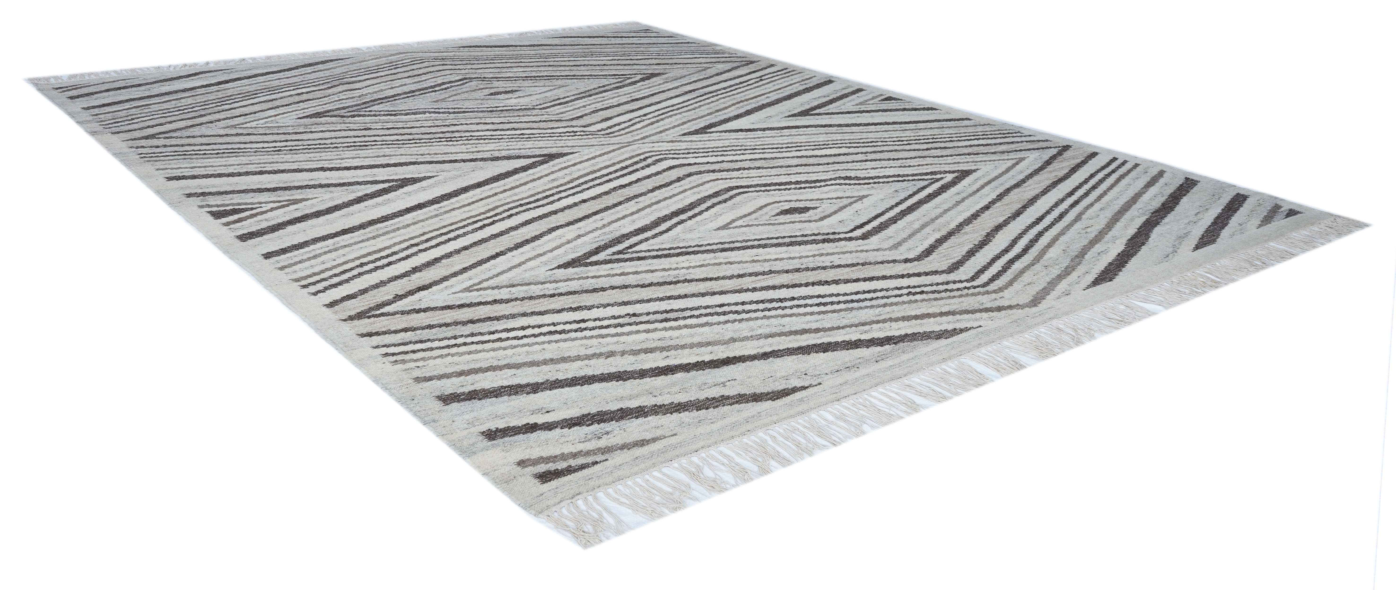 GREY Labyrinth RUG