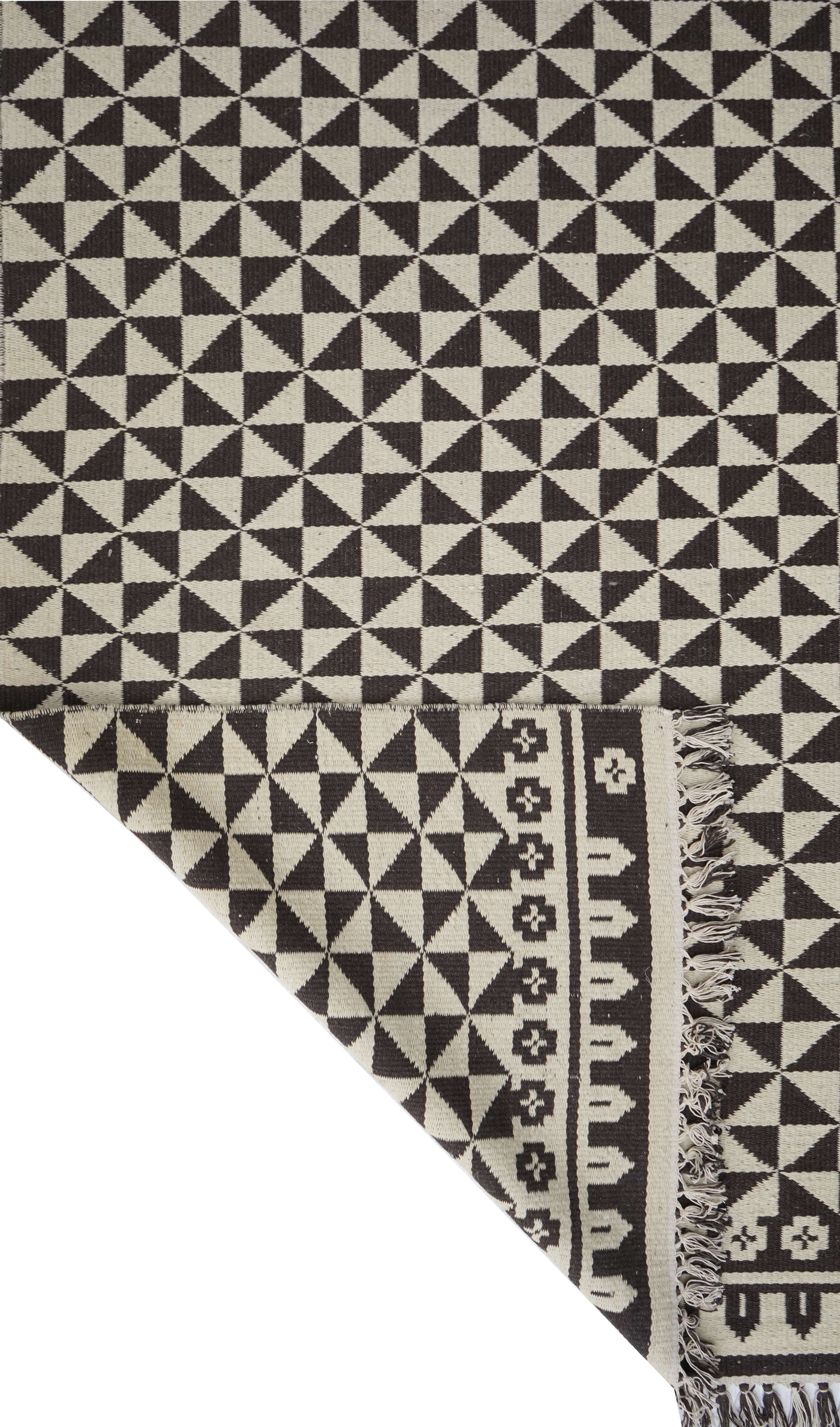 CREAM & BROWN SPIDER WEAVE RUG