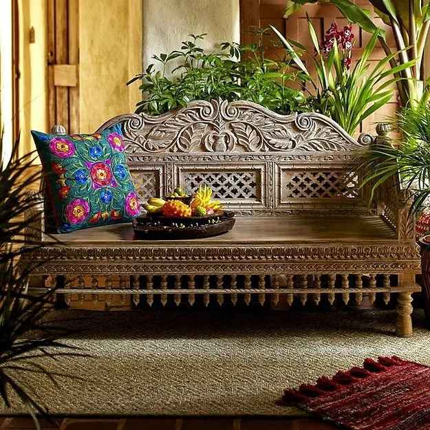 The Serai Vintage Style Filigree Day Bed