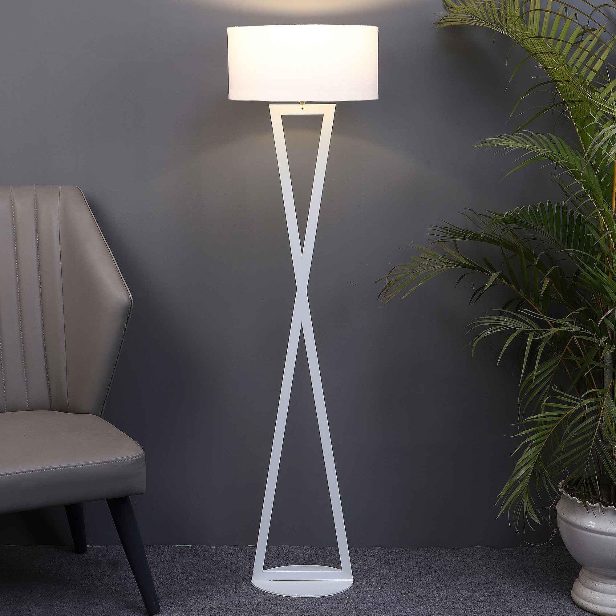 Anis Tripod Desk Lamp