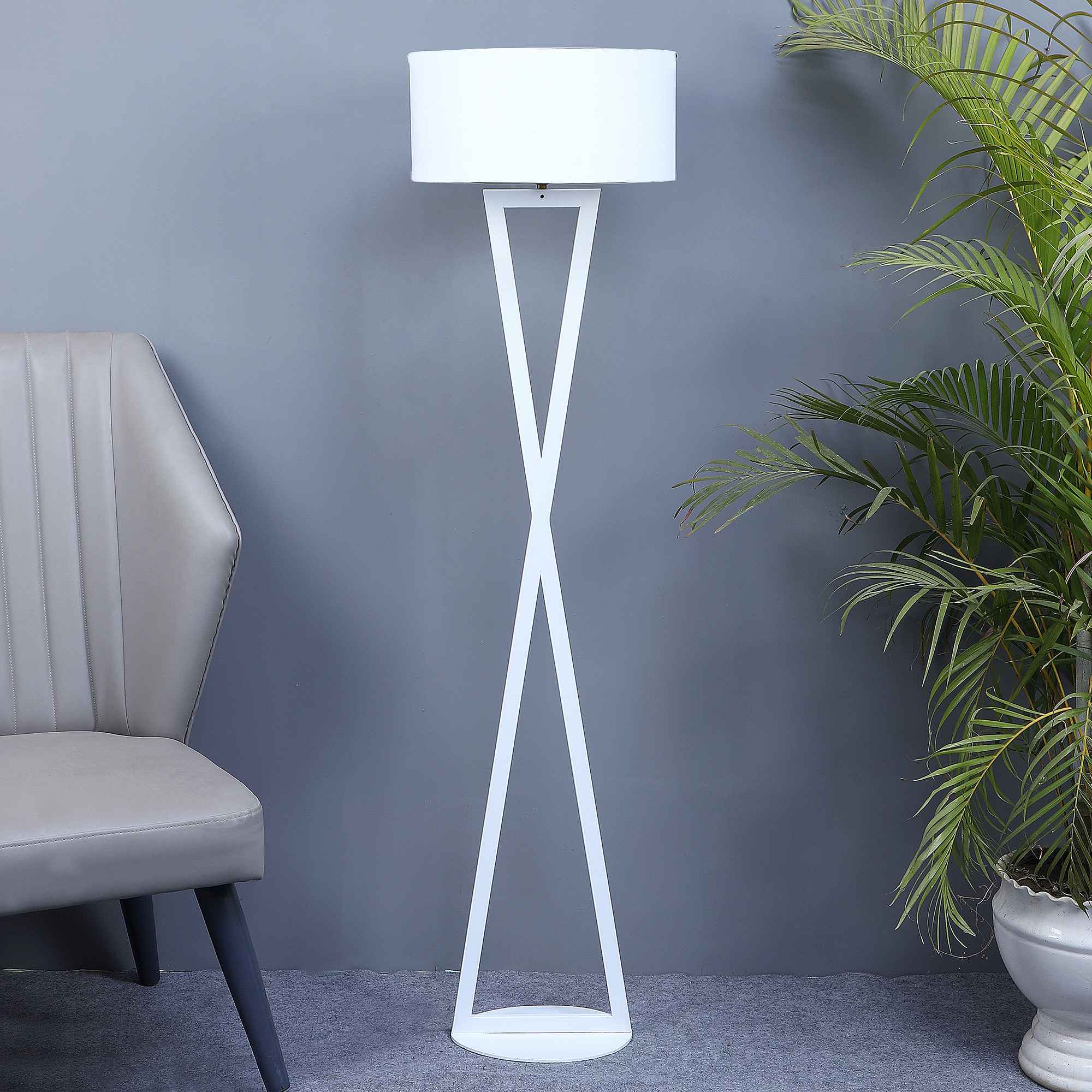 Hamptons Floor Lamp With Metal Base