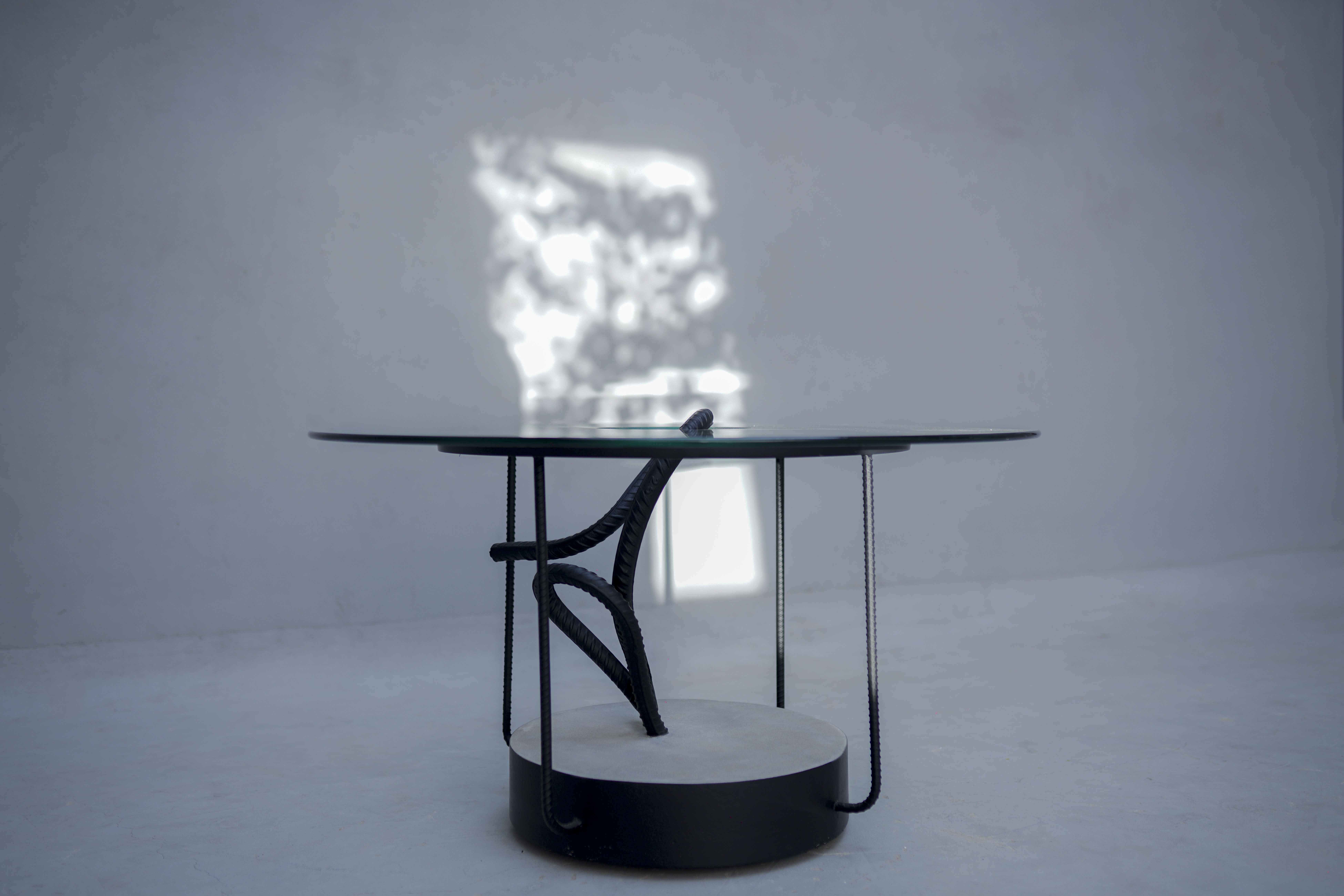 Arthole Table