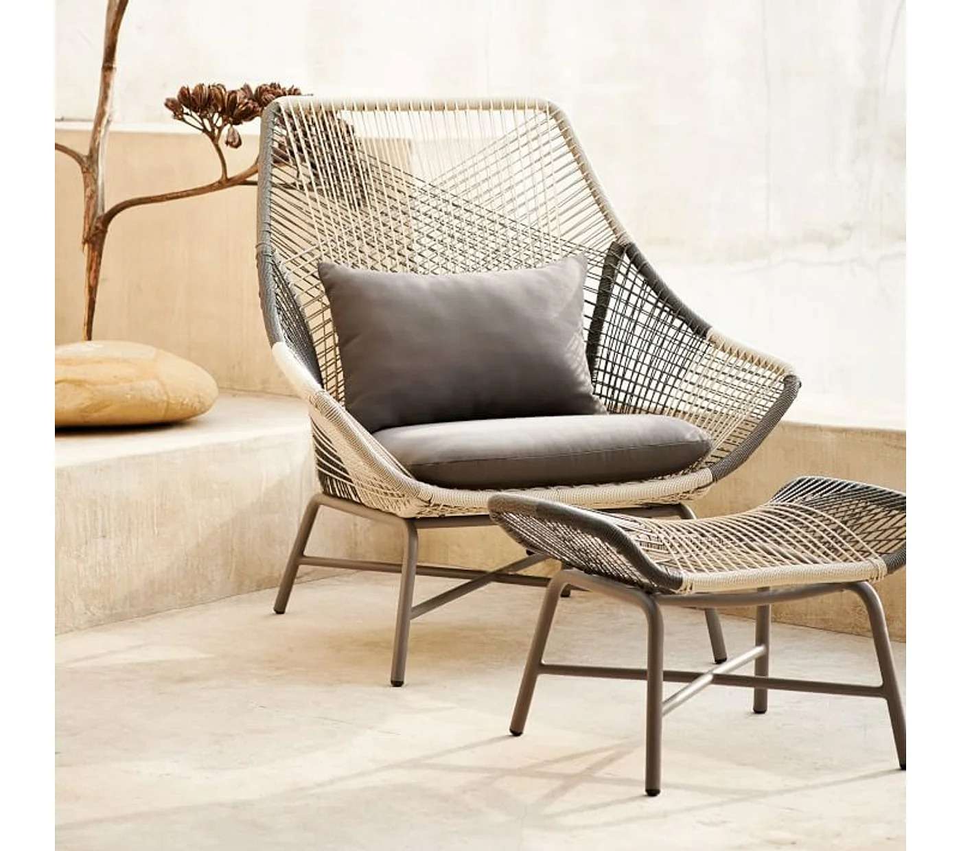 Uron Outdoor Lounge Chair
