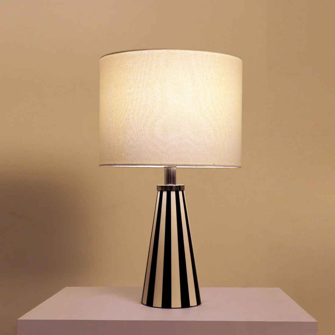 Cleo Resin Table Lamp