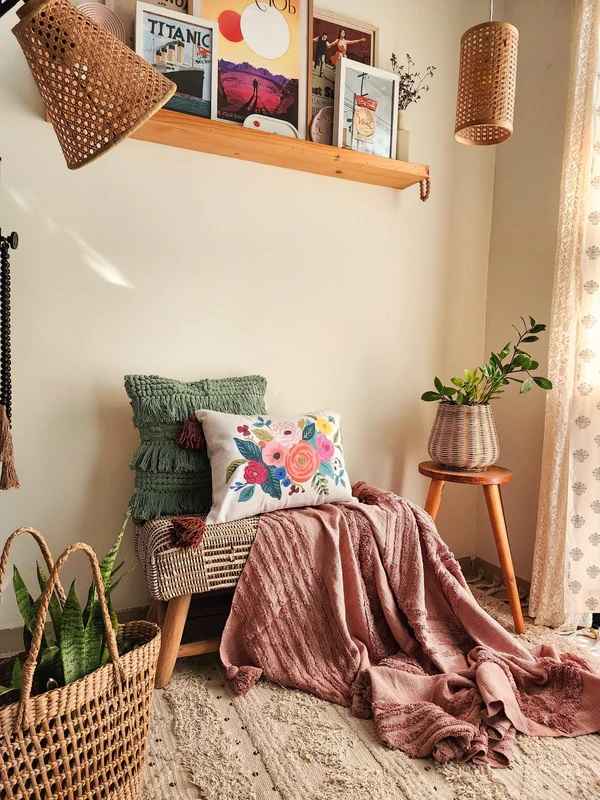 Zenia Illustrated Pillow