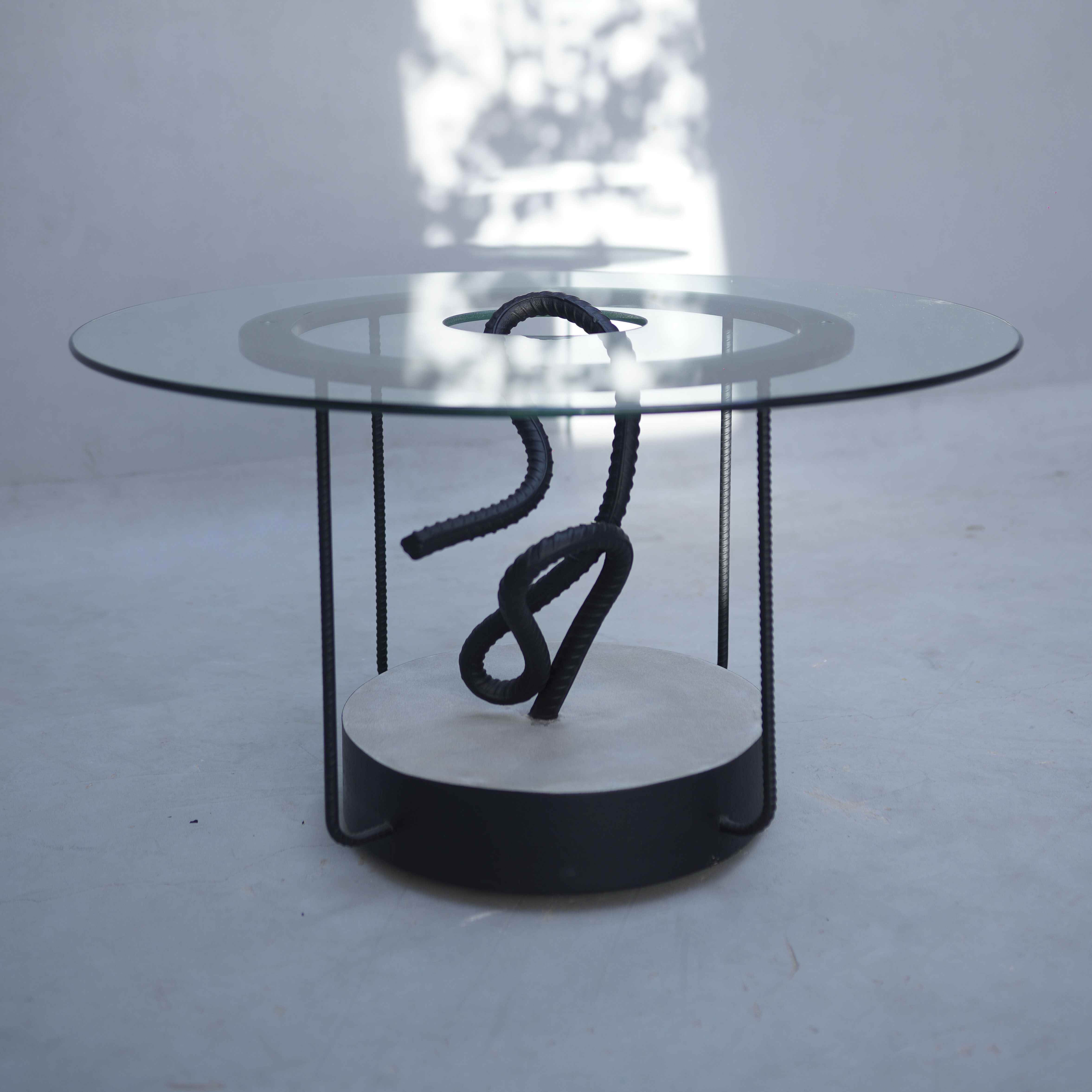 Arthole Table